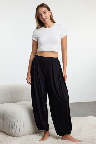 Trendyol Collection Spodní díl černého pyžama z viskózového úpletu – pohodlný střih Thmaw25Pj00005