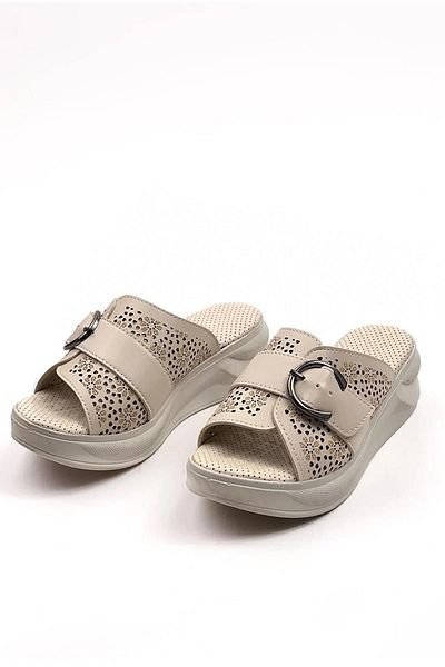 Preshley شبشب نسائي من Tina Cream Comfort بإبزيم لتقويم العظام