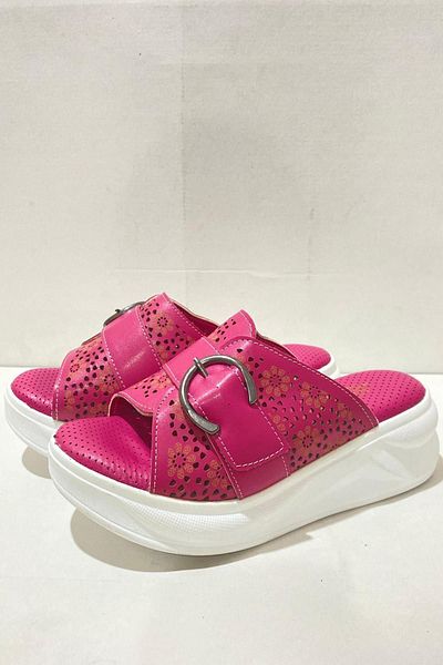 Preshley شبشب نسائي من Tina Fuchsia Comfort بإبزيم لتقويم العظام
