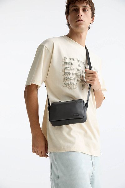 Bum bag pull and bear cheap