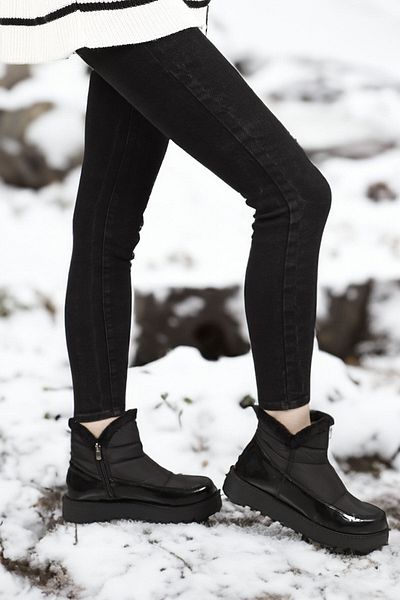 GÖNDERİ(R) Black Round Toe Women's Snow Boots 06406