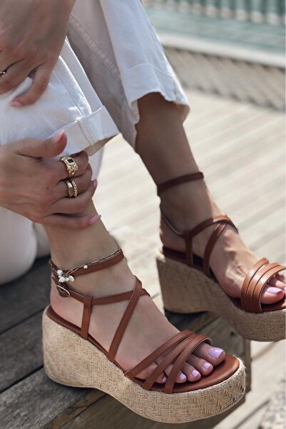 I Love Shoes Γυναικεία πέδιλα με τακούνι Forina Straw Wedge σε χρώμα Tan