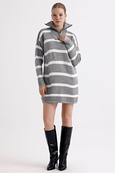 MD trend Kadın Yakası Fermuarlı Kendinden Desenli Oversize Çizgili Triko Tunik Elbise