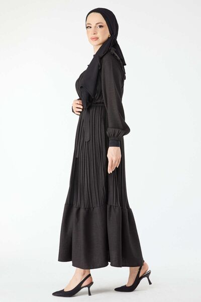 TOFİSA Černé plisované šaty – převládající límec, dlouhý rukáv, volán na ramenou – 24430
