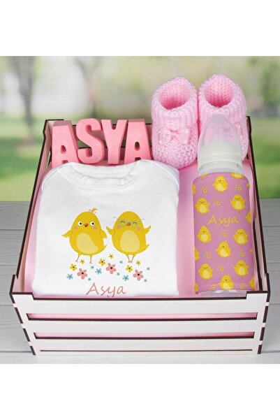 EJOYA Ahşap Sandıkta Kişiye Özel Zıbın Biberon Taş Isimlik Ve Patik Bebek Hed...