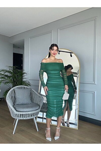 Afiş Butik Zelené tylové šaty s lodičkovým výstřihem