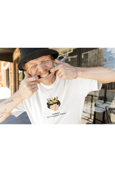 SM Satranç Medya What's Up Unisex T-Shirt - Υπόστρωμα με ανθρώπινη εκτύπωση