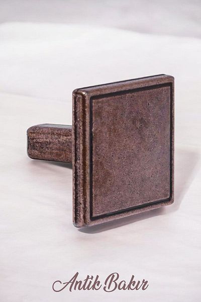 Badem10 Buton pătrat antic din cupru - mânere pentru dulapuri pentru mobilier și bucătărie (VINTAGE)