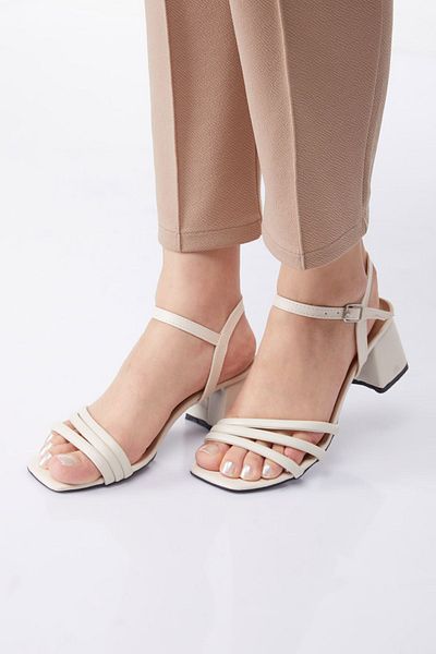 TOFİSA Beigefarbene Damenpantoffeln mit Absatz – 24797