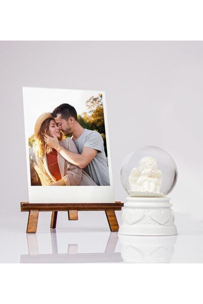 EJOYA Kişiye Özel Fotoğraflı Ahşap Şövale & Mini Melek Kar Küresi Hediye Seti...