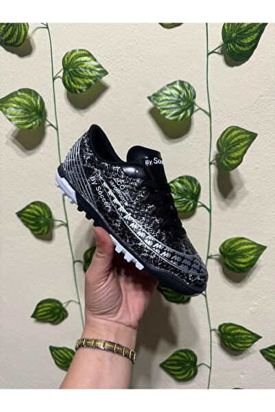 SOCCER YM Shopping - أحذية أطفال باللونين الأبيض والأسود للموسم الجديد