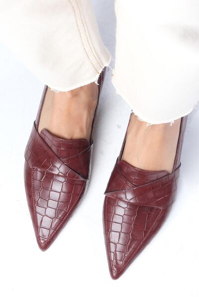 Mio Gusto Vilda Burgundy Pointed Toe Women's Low Heel Shoes