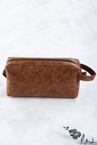 DK LEATHER Дамска кафява чанта клъч от изкуствена кожа, чанта за гримове за всеки ден - с цип и дръжка за носене