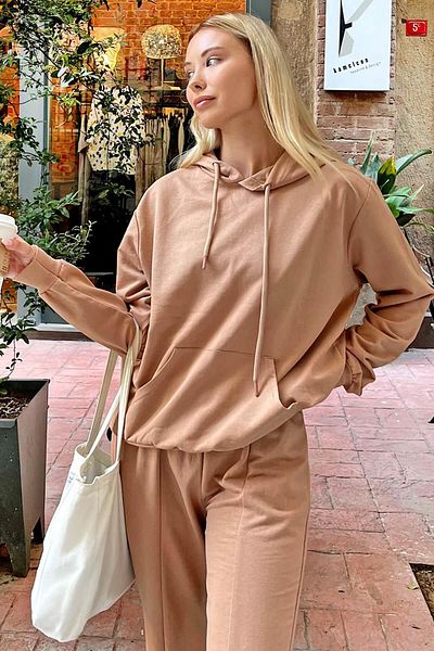 Swist Nerzfarbenes, geripptes Damen-Crop-Sweatshirt mit Kapuze und Kängurutasche