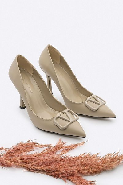 Marjin Γυναικεία παπούτσια Stiletto με αγκράφα σε μπεζ μύτη