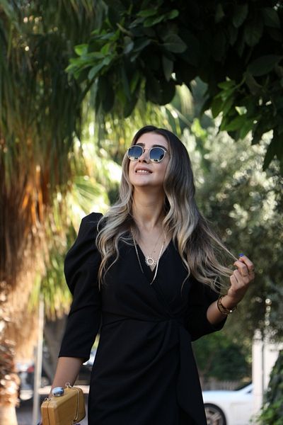 bytugcekaya Rochie midi neagră cu umeri