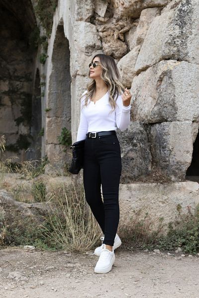 bytugcekaya Λευκή Μεταλλική V Λεπτομέρεια Κοτλέ μπλούζα
