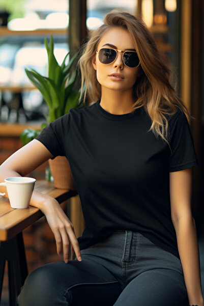 Kadın Siyah Basic T-Shirt