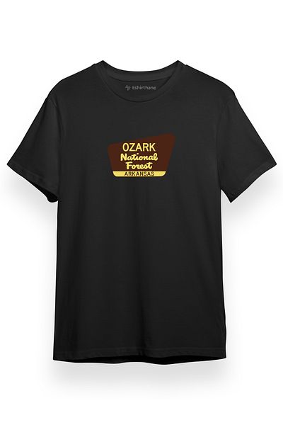Tshirthane Ανδρικό μπλουζάκι με κοντομάνικο μαύρο λογότυπο Ozark National Forest Arkansas