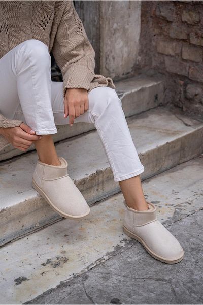 Madamra Beigefarbene Mini-Damenstiefel mit Wildlederfellfutter und flacher Sohle