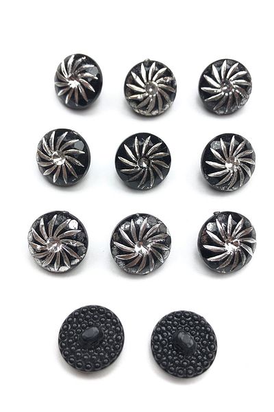 Limelia Plastic Black Patterned Button