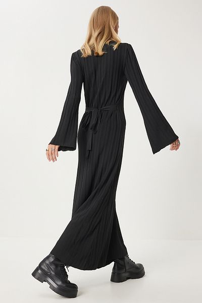 Happiness İstanbul Schwarzes, geripptes Strickkleid – mit Gürtel, lang Kİ00108