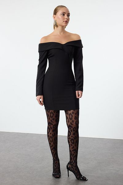 Trendyol Collection Černé přiléhavé mini večerní šaty Carmen s límcem Noční šaty TPRAW25EL00054