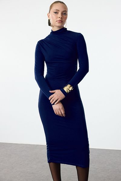 Trendyol Collection Saks Body-Fitting gestricktes, stilvolles Midi-Abendkleid TPRAW25EL00065