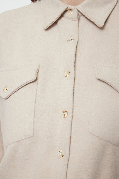 Trendyol Collection Oversize bézs pecsétes szőtt ing - széles szabású Twoaw25go00096