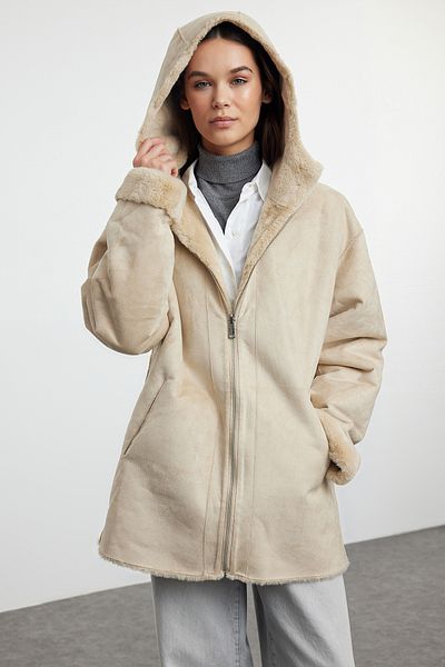 Trendyol Collection Oversize ecru semišový plyšový kabát s kapucí oboustranný - TWOAW25MO00009
