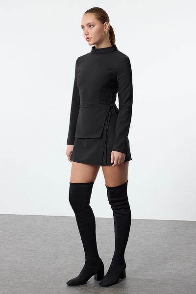 Trendyol Collection Mini detailní černé kraťasy se sukní