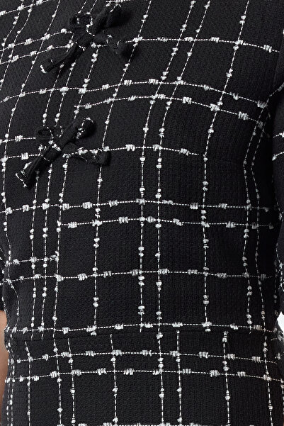 Trendyol Collection A-line mini tvídové šaty - černý kostkovaný detail s mašlí Twoaw25el00186