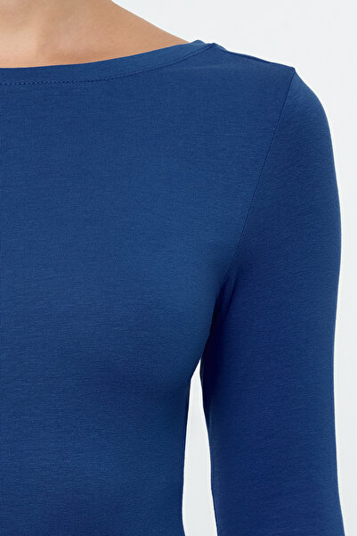 Trendyol Collection Pružná pletená halenka z bavlněných vaků - hluboký zadní střih - TWOAW24BZ00173