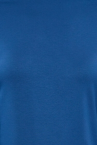 Trendyol Collection Indigová flexibilní viskózní pletená halenka - dlouhý rukáv, lodičkový výstřih, střih na tělo TWOAW21BZ0106