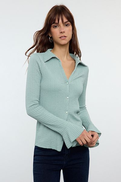 Trendyol Collection MintPremiumFlexibles strukturiertes Hemd mit spanischen Ärmeln - Twoaw24go00004