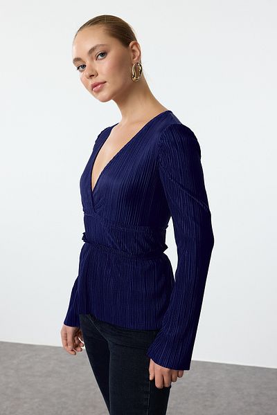 Trendyol Collection Λεπτομερής βολάν μπλούζα με λαιμόκοψη και διπλό στήθος - Twoaw24bz00278