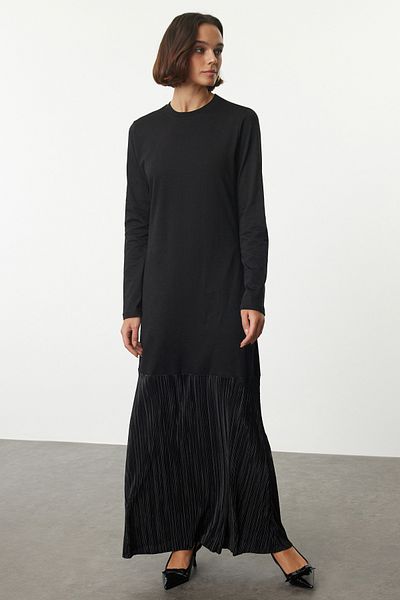 Trendyol Modest Μαύρο πλεκτό φόρεμα με λεπτομέρεια πλισέ φούστα - TCTAW25EB00086