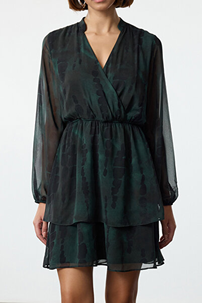 Trendyol Collection Zöld absztrakt mintás duplasoros mini sifon ruha - bélelt, korcsolyázó gallér Twoaw25el00255