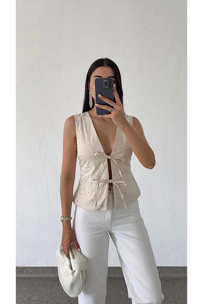 HAZELANNA سترة كريمية اللون بتفاصيل حجرية