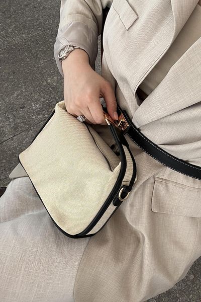 LEONAS Geantă de mână și de umăr pentru femei de mărime medie din in cu accesorii Gold Lock Santorini Black