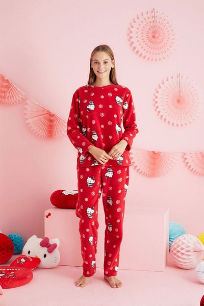 Siyah İnci Hello Kitty Licensed Fleece Red Multicolor Crew Neck Pajamas Suit Hk324