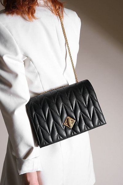 Marjin Damen-Umhängetasche mit Goldkette Delbin Schwarz