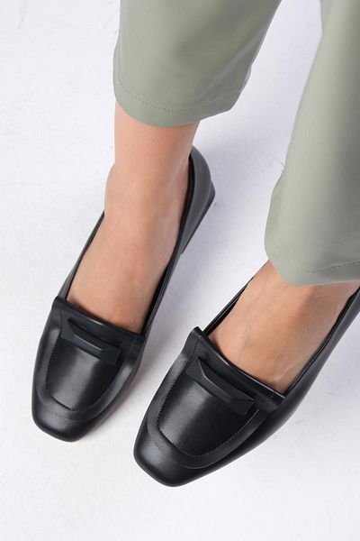 Mio Gusto Verona Black Short Heeled Blunt Toe Women's Shoes