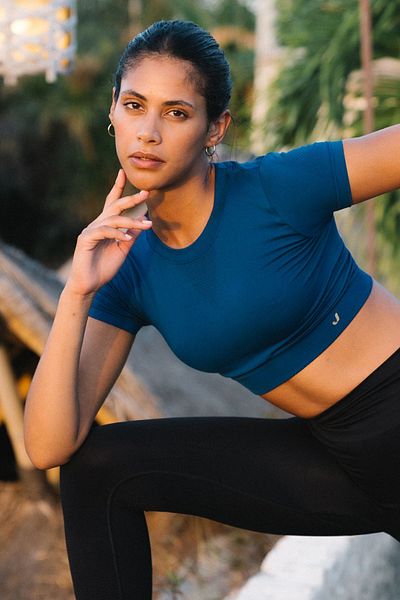 Jerf Crop Top Captiva Moale și Flexibil Solid Bleumarin
