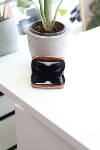 Moom Bag Γυναικεία θήκη για κάρτες από γνήσιο δέρμα Tan