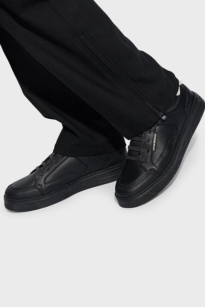 Emporio Armani حذاء رياضي جلدي للرجال - شعار، موديل X4X568 XN162 U066