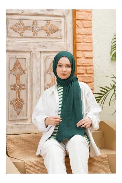 Larissa Scarf سلسلة شال ملفوف باللون الأخضر الزمردي