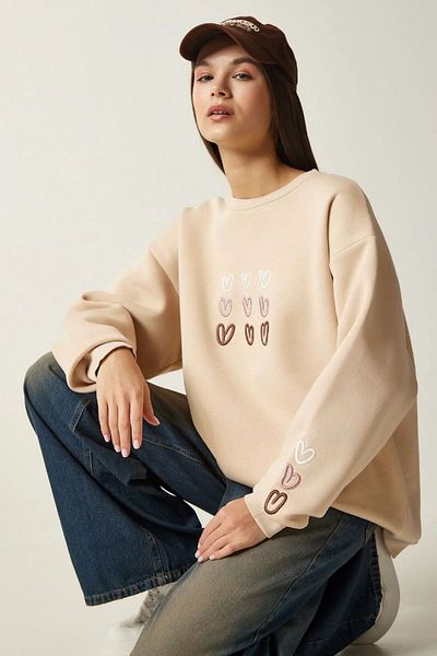 Basko fashion Γυναικείο φούτερ σε κρεμ χρώμα με κέντημα καρδιά