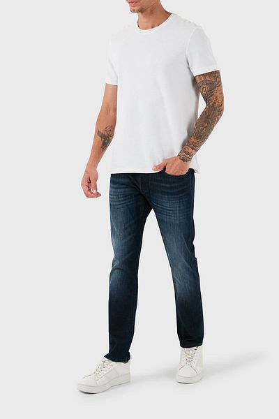 Emporio Armani جينز رجالي بقصة ضيقة وخصر منخفض - J06 8n1j06 1d16z 0942