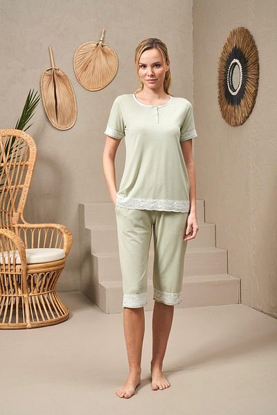 PJS 25127 Costum Capri cu mâneci scurte din dantelă cu plăcuță